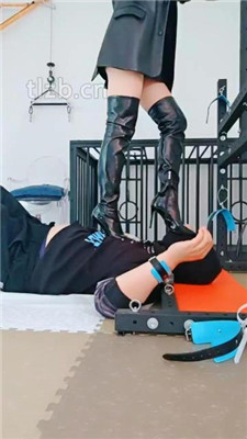 图片[11]_【媚娘】漏斗灌圣水/长靴踩踏/狗笼枷锁囚禁_HD绳艺资源