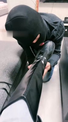 图片[2]_【绝美兔绳艺导师】狗舌头清理脏靴子_HD绳艺资源