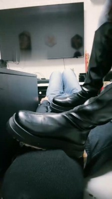 图片[4]_【绝美兔绳艺导师】狗舌头清理脏靴子_HD绳艺资源