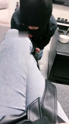 图片[5]_【绝美兔绳艺导师】狗舌头清理脏靴子_HD绳艺资源