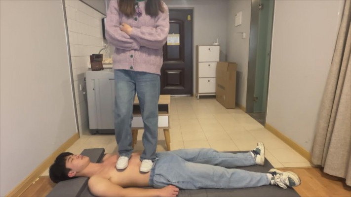 图片[2]_【00后小彤】AJ全体重踩踏，清理鞋底_HD绳艺资源