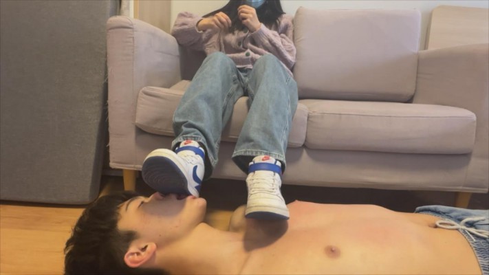 图片[6]_【00后小彤】AJ全体重踩踏，清理鞋底_HD绳艺资源