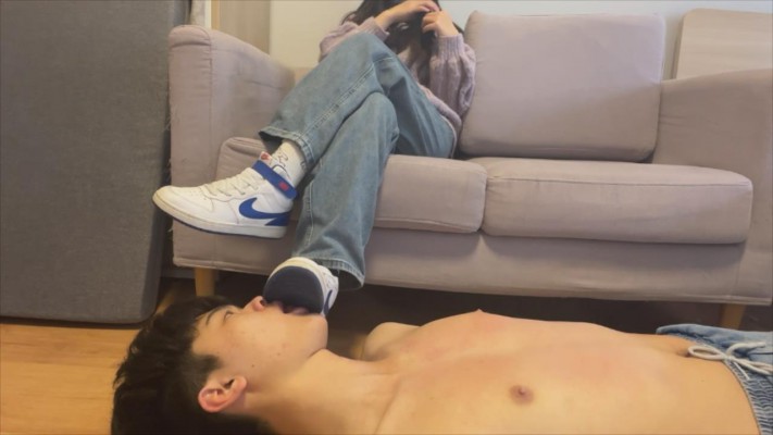 图片[8]_【00后小彤】AJ全体重踩踏，清理鞋底_HD绳艺资源