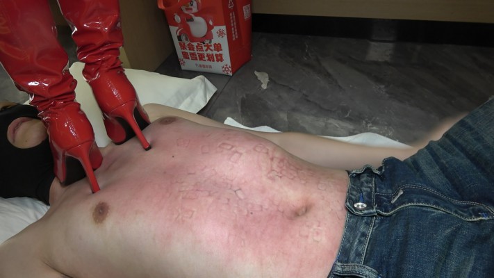 图片[11]_【彼岸花】高跟红靴暴踩地毯_HD绳艺资源