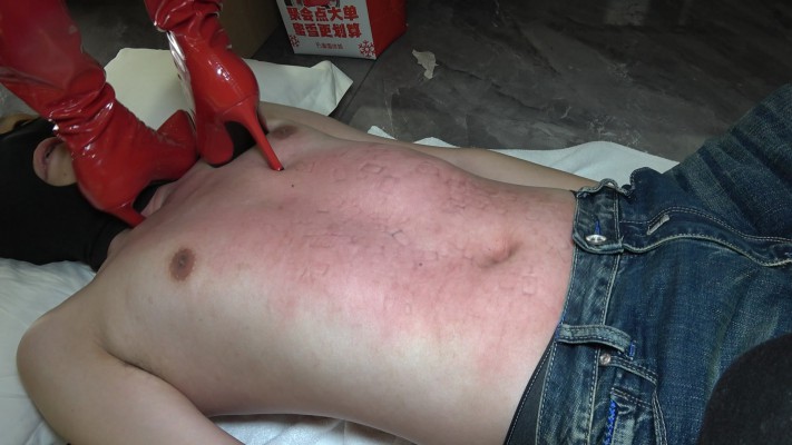 图片[15]_【彼岸花】高跟红靴暴踩地毯_HD绳艺资源