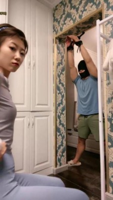 跆拳道小姐姐踢裆折磨后天脚汗闻袜子_HD绳艺资源