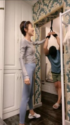 图片[4]_跆拳道小姐姐踢裆折磨后天脚汗闻袜子_HD绳艺资源