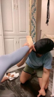 图片[16]_跆拳道小姐姐踢裆折磨后天脚汗闻袜子_HD绳艺资源