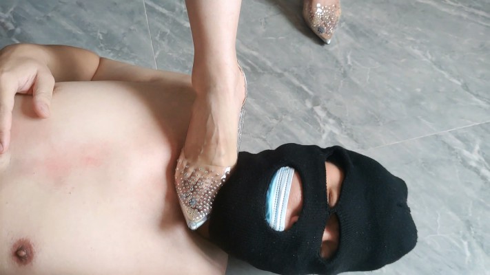 图片[4]_小鱼姐姐高跟裸足踩脖子追债欠债无赖_HD绳艺资源