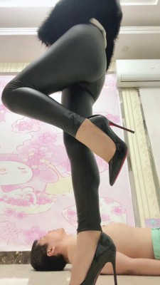 【兔粉粉】窒息玩弄_HD绳艺资源