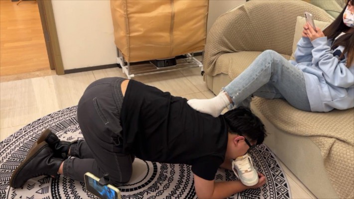 【00后小彤】日常鞋底全体重踩手_HD绳艺资源