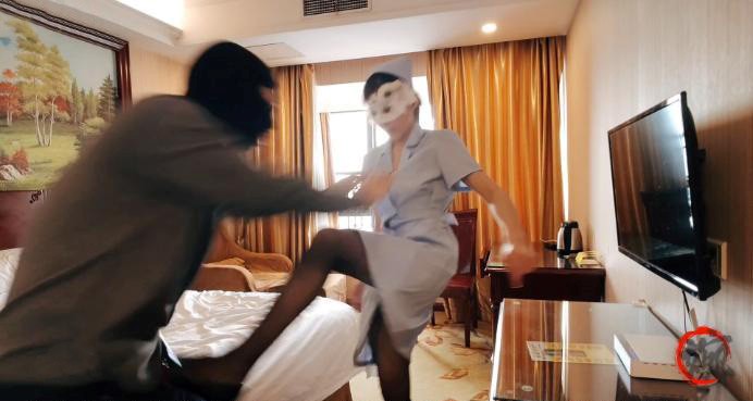 图片[4]_【婉儿】性感女护士绞杀死BT 婉儿黑丝女护士绞杀BT 丝袜勒脖高跟踩头_HD绳艺资源