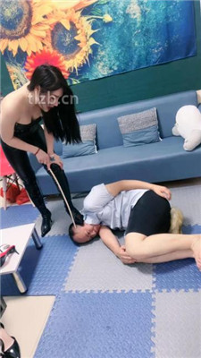 图片[12]_【木子大大】双S-揪耳朵长靴踩/鞋插嘴藤条抽浓痰吐脸【双视角版】_HD绳艺资源