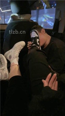 图片[2]_【尤物大大】车内双S调-跪舔运动鞋棉袜_HD绳艺资源