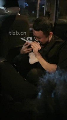 图片[4]_【尤物大大】车内双S调-跪舔运动鞋棉袜_HD绳艺资源