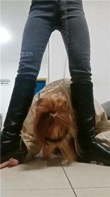 图片[9]_【爱可呀】素人单调母畜-舔闻长靴/转胯/闻鞋窝_HD绳艺资源