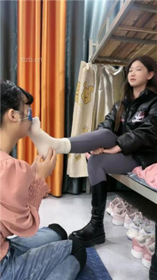 图片[6]_【尤物大大】女生宿舍调闺蜜-舔脏鞋/转胯耳光/灌圣水【双视角版】_HD绳艺资源