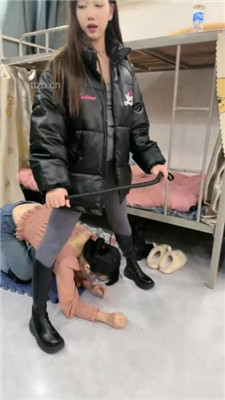 图片[17]_【尤物大大】女生宿舍调闺蜜-舔脏鞋/转胯耳光/灌圣水【双视角版】_HD绳艺资源