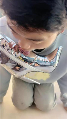 图片[9]_【鑫儿教头】强迫圣水/银色长靴肉丝的脚下奴_HD绳艺资源