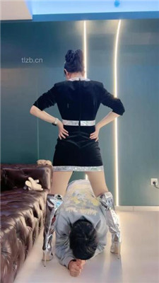 图片[17]_【鑫儿教头】强迫圣水/银色长靴肉丝的脚下奴_HD绳艺资源