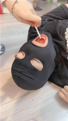 【伊楠】双S-运动鞋踩踏踢踹/耳光/脚下喂食/吃棉袜【双视角版】_HD绳艺资源