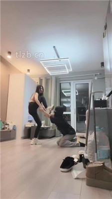 图片[13]_【伊楠】双S-运动鞋踩踏踢踹/耳光/脚下喂食/吃棉袜【双视角版】_HD绳艺资源