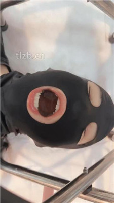 图片[16]_【伊楠】双S-运动鞋踩踏踢踹/耳光/脚下喂食/吃棉袜【双视角版】_HD绳艺资源