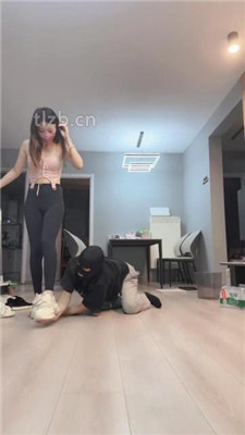 图片[18]_【伊楠】双S-运动鞋踩踏踢踹/耳光/脚下喂食/吃棉袜【双视角版】_HD绳艺资源