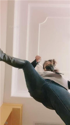 图片[4]_【语阳】给狗戴马鞍骑马爬行_HD绳艺资源