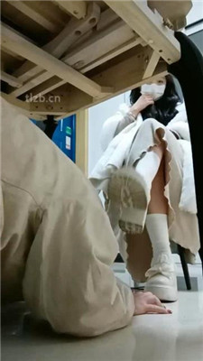 【爱可呀】母畜尝试犬化-清理靴底/踩喂食/升水_HD绳艺资源