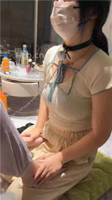 【橘子没熟】发骚母畜-跪舔裸足-掐脖_HD绳艺资源