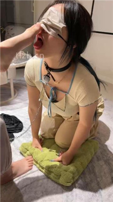 图片[2]_【橘子没熟】发骚母畜-跪舔裸足-掐脖_HD绳艺资源