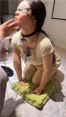 图片[3]_【橘子没熟】发骚母畜-跪舔裸足-掐脖_HD绳艺资源