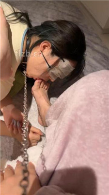 图片[5]_【橘子没熟】发骚母畜-跪舔裸足-掐脖_HD绳艺资源