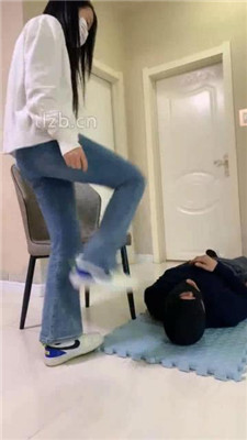 图片[4]_【精神小妹】极度酷刑-高难度挑战踢踹/跳踩头部_HD绳艺资源