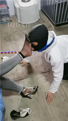 【大美】狗链遛狗转胯/跪舔高跟黑丝_HD绳艺资源