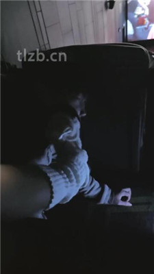 图片[2]_【奶味小仙女】电影院调-毛拖鞋白袜踩狗_HD绳艺资源