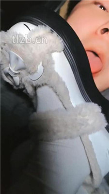 图片[17]_【奶味小仙女】电影院调-毛拖鞋白袜踩狗_HD绳艺资源