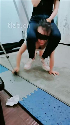 图片[13]_【梦幻大大】运动后虐母畜-掐脖/骑马踩踏/臭脚插嘴_HD绳艺资源