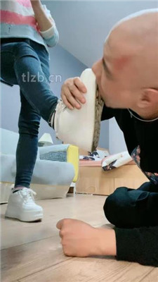 图片[9]_【魅儿】小白鞋棉袜踩光头/吃棉袜舔鞋底/磕头求圣水_HD绳艺资源