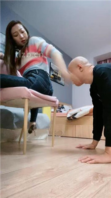 图片[14]_【魅儿】小白鞋棉袜踩光头/吃棉袜舔鞋底/磕头求圣水_HD绳艺资源