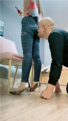 图片[15]_【魅儿】小白鞋棉袜踩光头/吃棉袜舔鞋底/磕头求圣水_HD绳艺资源