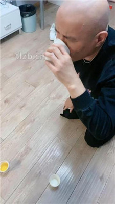 图片[17]_【魅儿】小白鞋棉袜踩光头/吃棉袜舔鞋底/磕头求圣水_HD绳艺资源