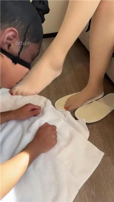 【普拉多】沉浸式恋足调-裸足喂食_HD绳艺资源