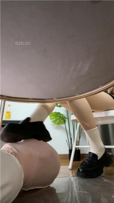 【狗哥】桌底视角-皮鞋白袜气味控制_HD绳艺资源