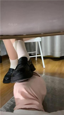 图片[2]_【狗哥】桌底视角-皮鞋白袜气味控制_HD绳艺资源