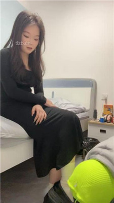 【六月】绿帽贱奴跪舔皮鞋白袜-踩踏_HD绳艺资源