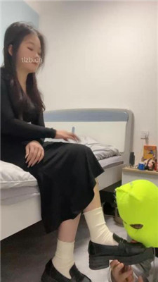 图片[2]_【六月】绿帽贱奴跪舔皮鞋白袜-踩踏_HD绳艺资源