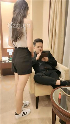 【嘉妮】贝壳头S虐老板狗-舔脏鞋踩踏/头顶鞋子_HD绳艺资源