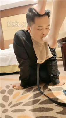 图片[19]_【嘉妮】贝壳头S虐老板狗-舔脏鞋踩踏/头顶鞋子_HD绳艺资源